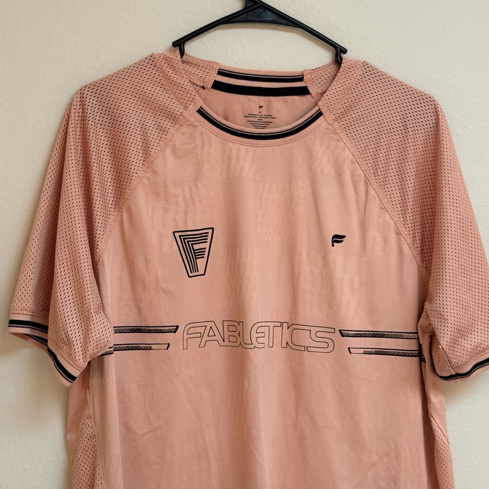 Fabletics The REC MESH Tee Men's Athletic Jersey T-Shirt Pink Size Medium Sporty - Picture 4 of 9